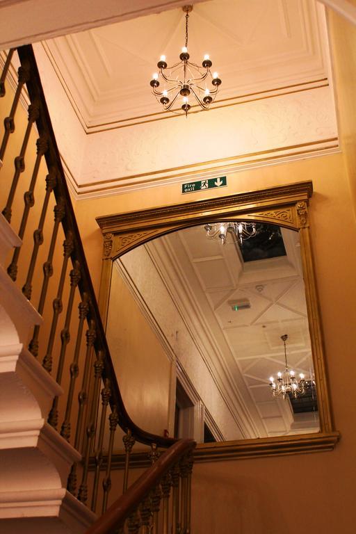 Edgerton Hotel Huddersfield Bagian luar foto