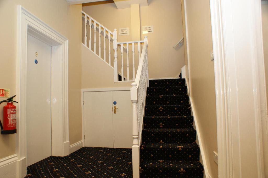 Edgerton Hotel Huddersfield Bagian luar foto