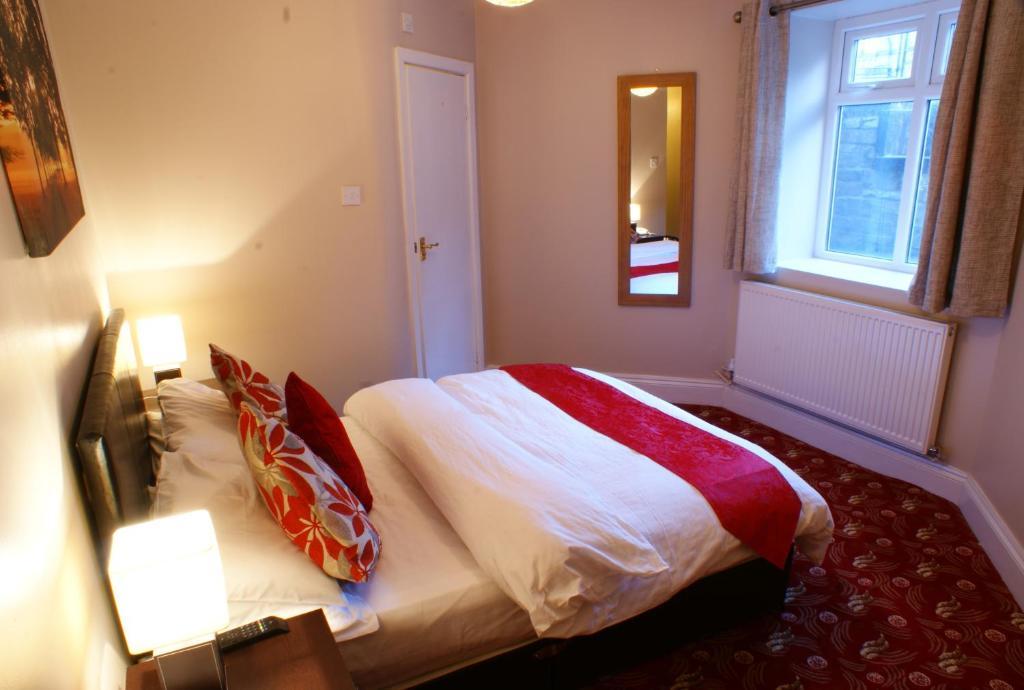 Edgerton Hotel Huddersfield Bagian luar foto
