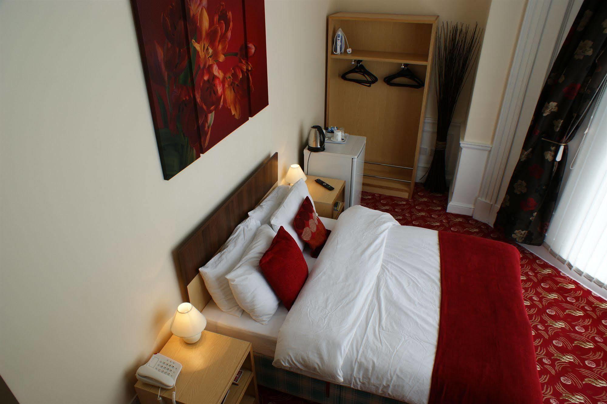 Edgerton Hotel Huddersfield Bagian luar foto
