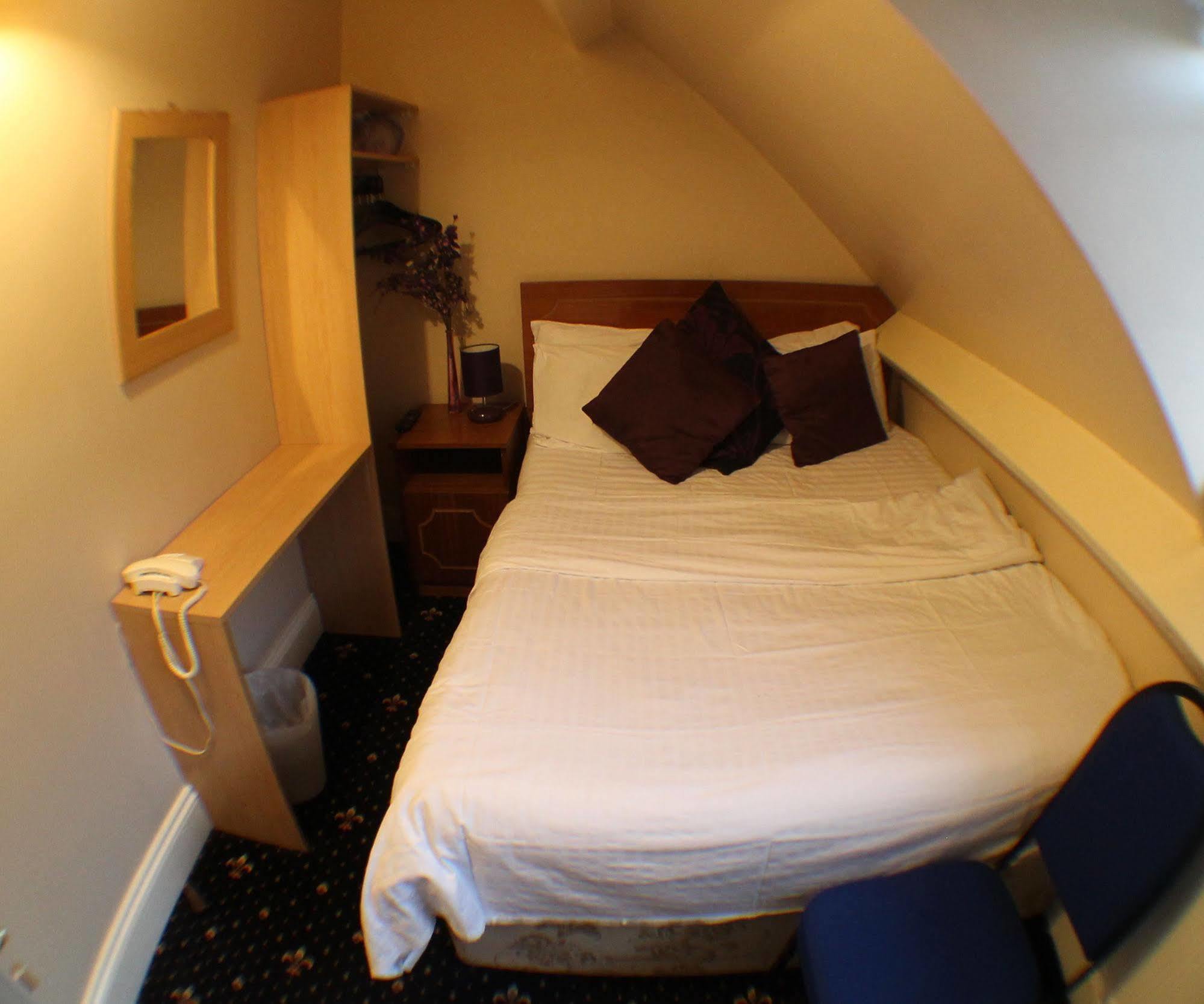 Edgerton Hotel Huddersfield Bagian luar foto