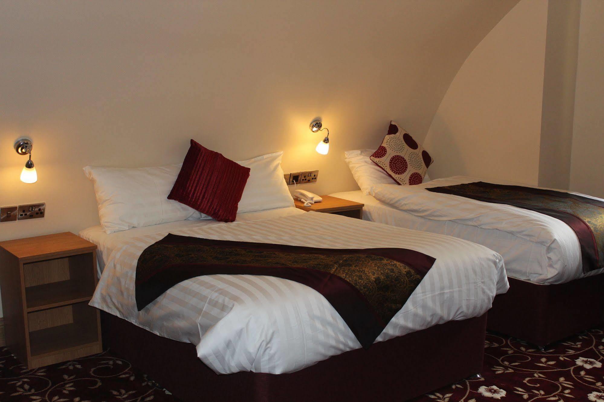 Edgerton Hotel Huddersfield Bagian luar foto