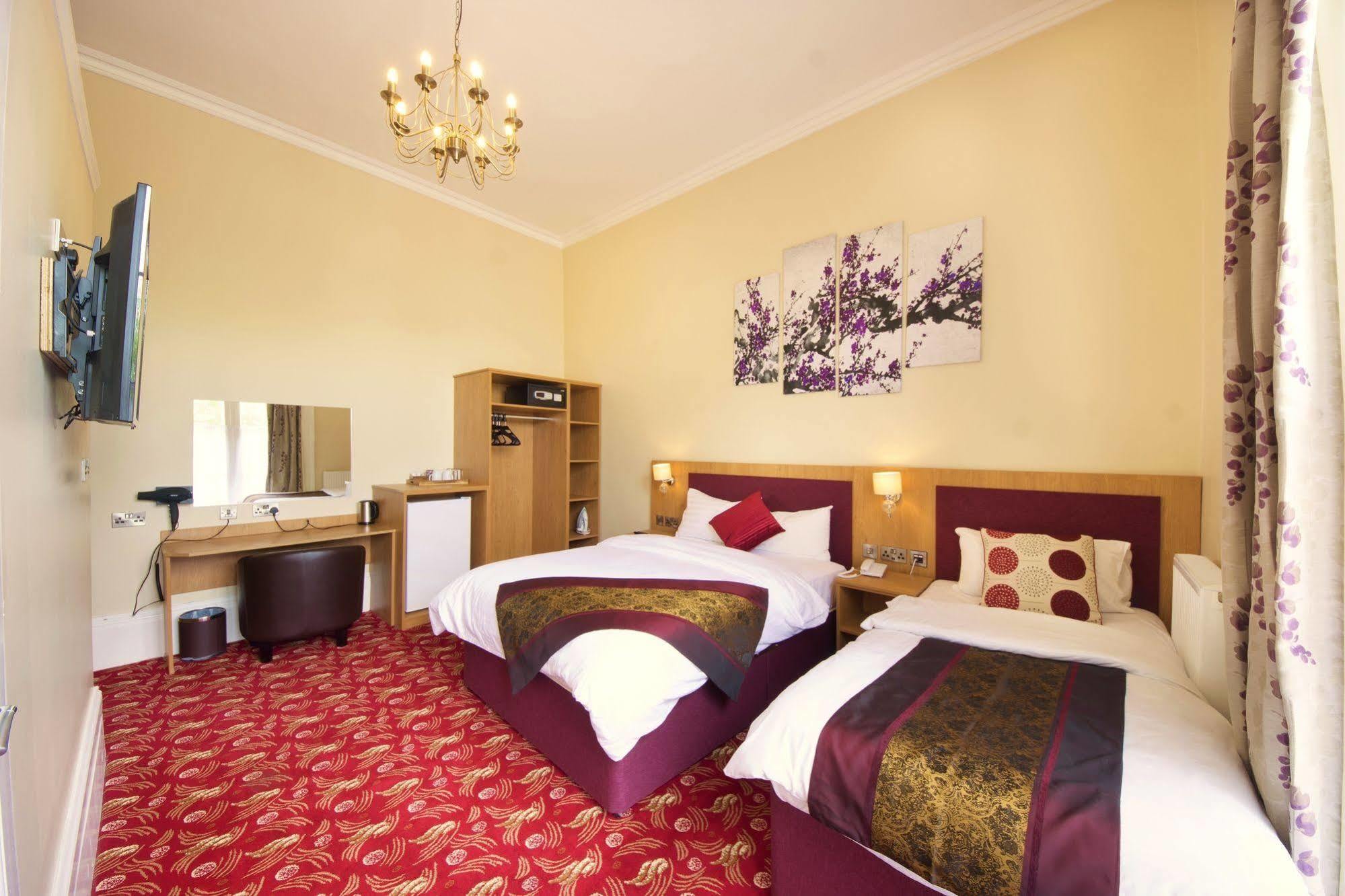 Edgerton Hotel Huddersfield Bagian luar foto