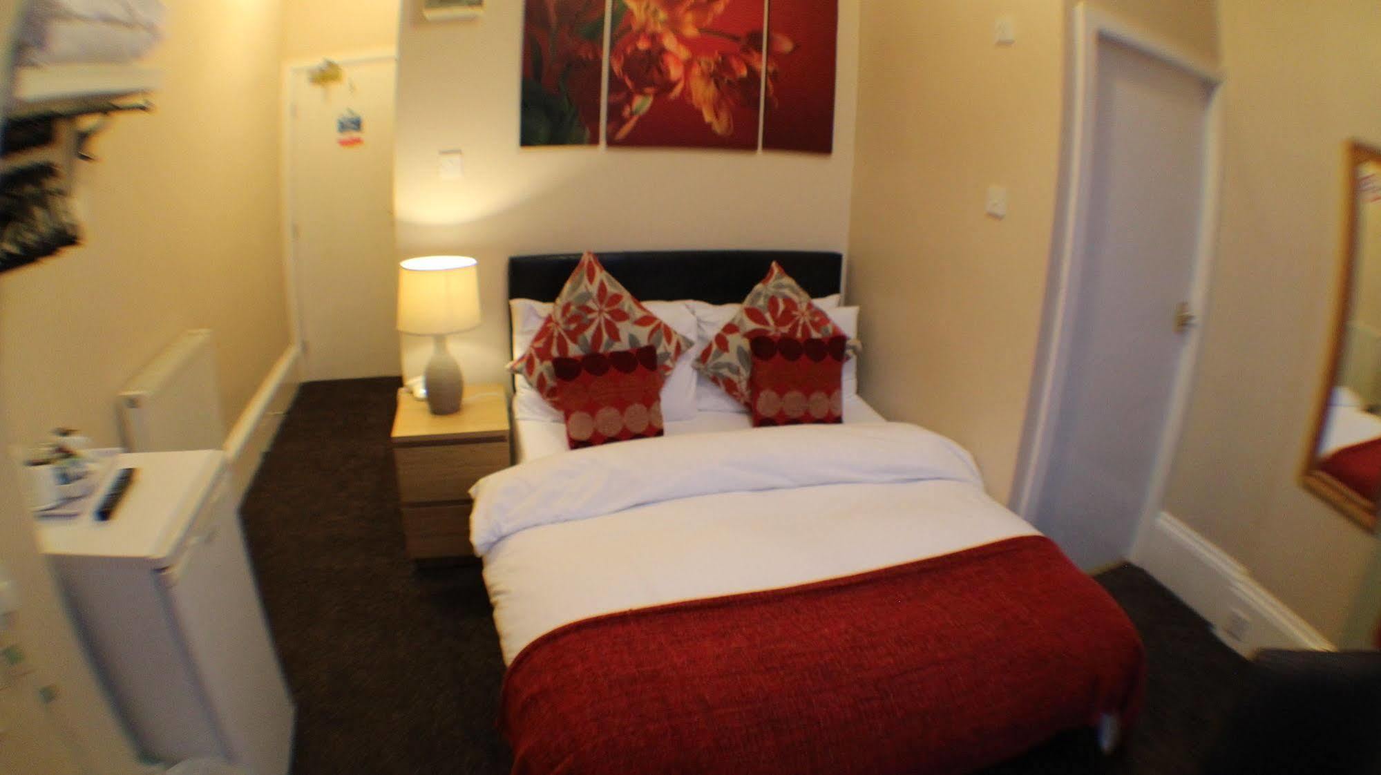 Edgerton Hotel Huddersfield Bagian luar foto