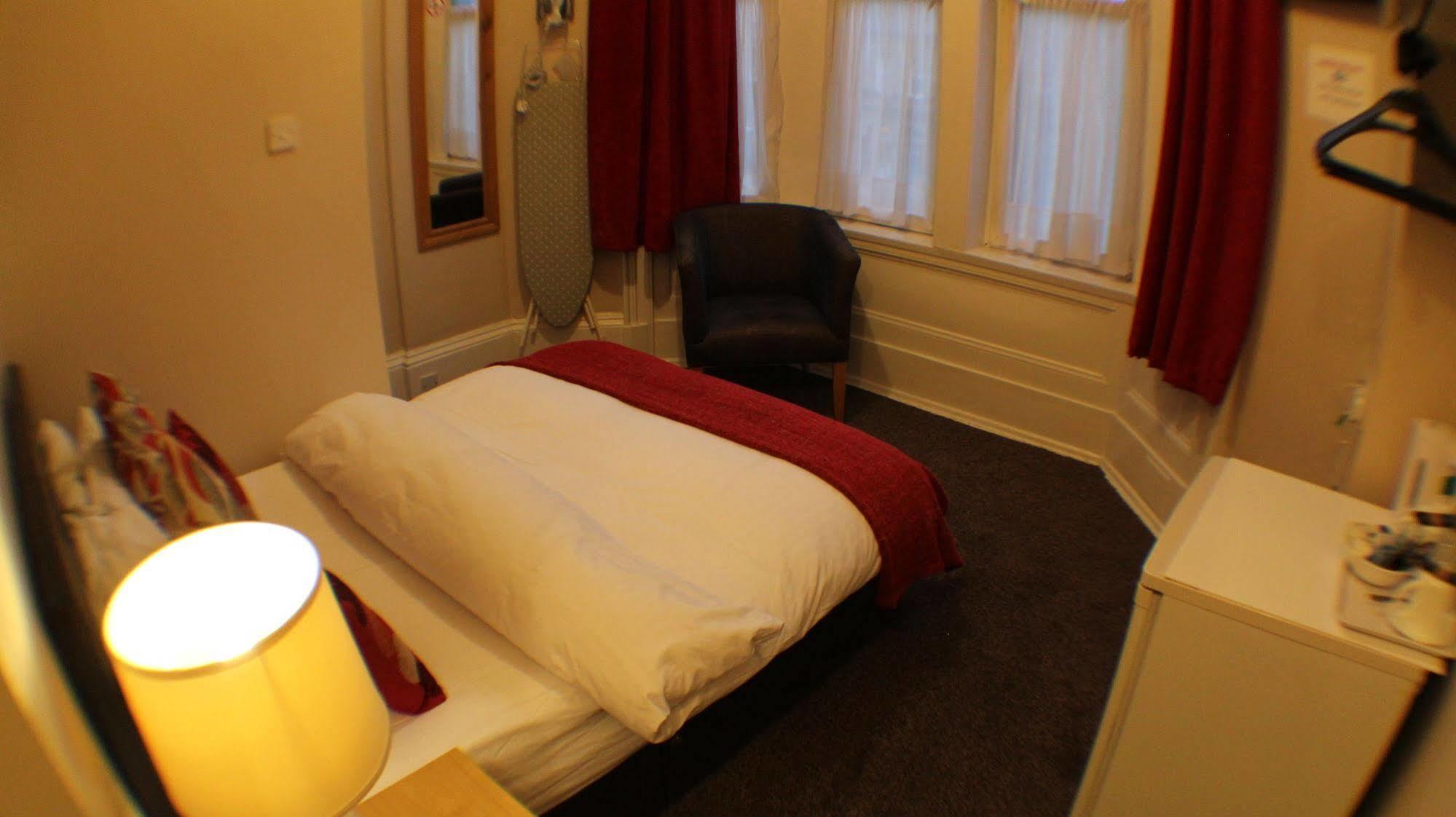 Edgerton Hotel Huddersfield Bagian luar foto