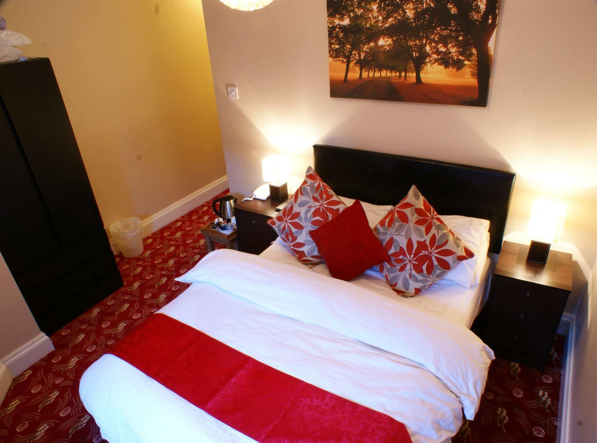 Edgerton Hotel Huddersfield Bagian luar foto