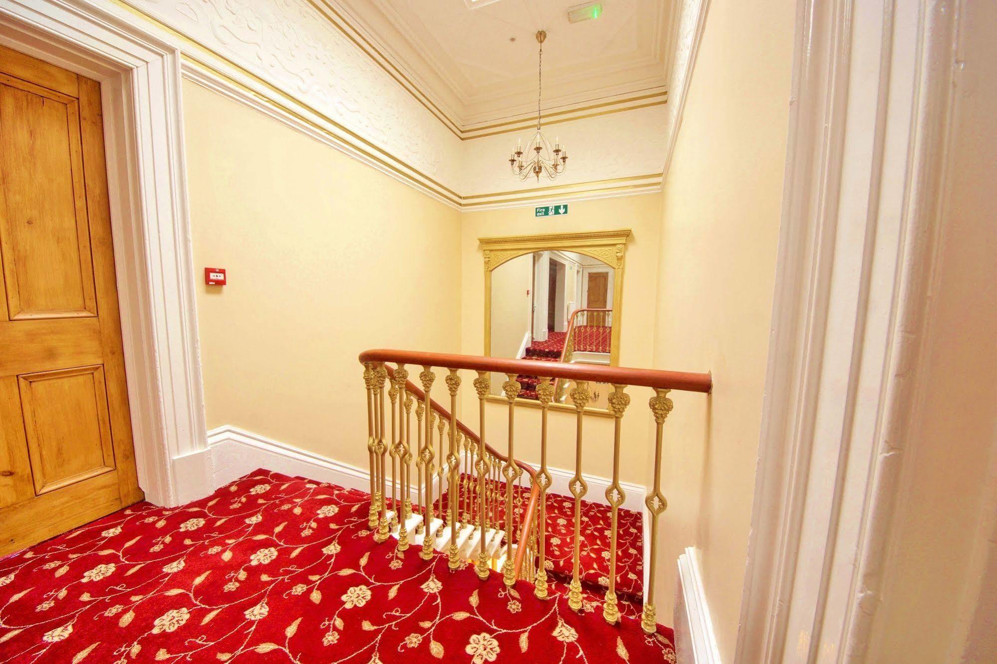 Edgerton Hotel Huddersfield Bagian luar foto