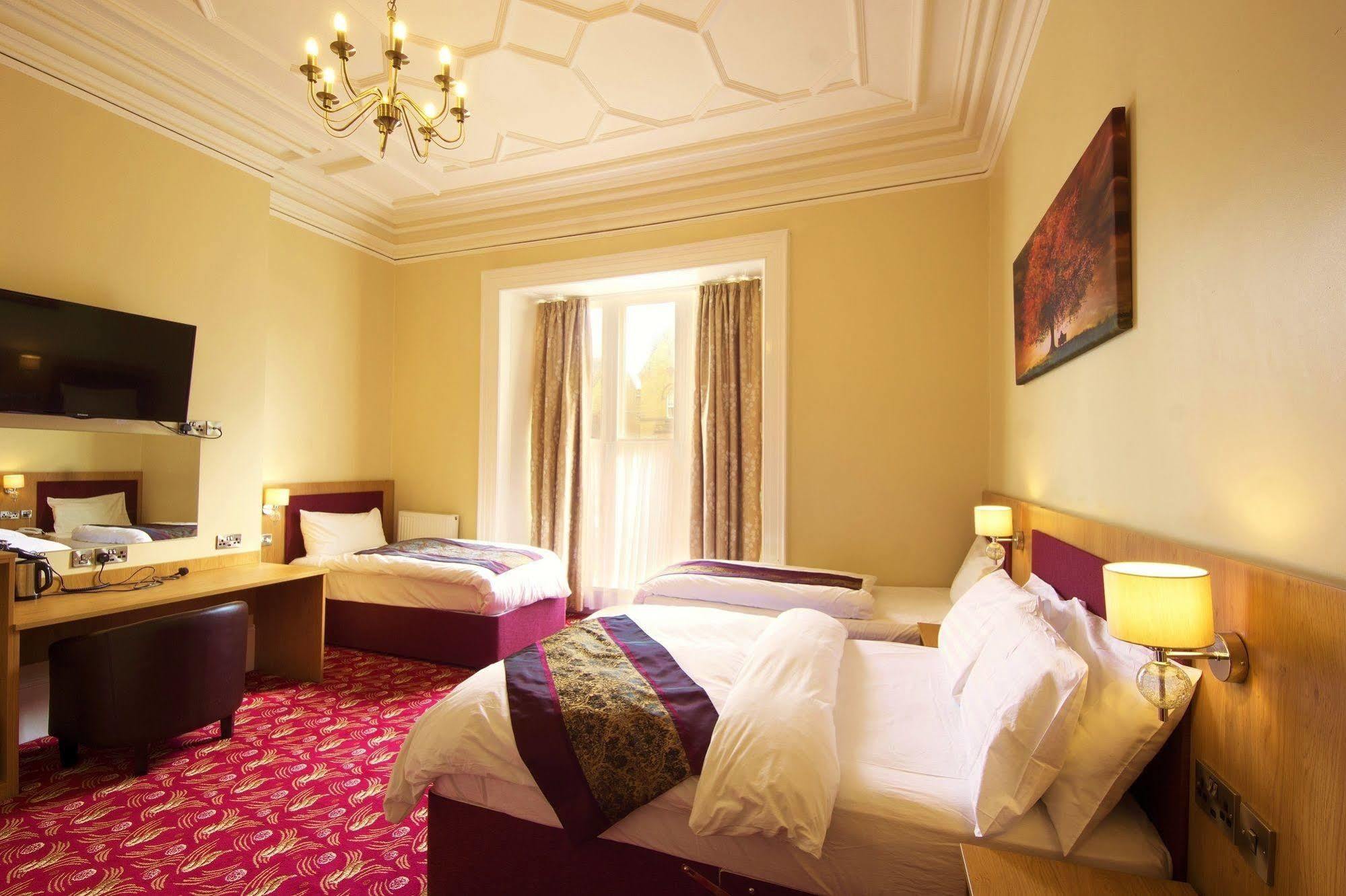 Edgerton Hotel Huddersfield Bagian luar foto
