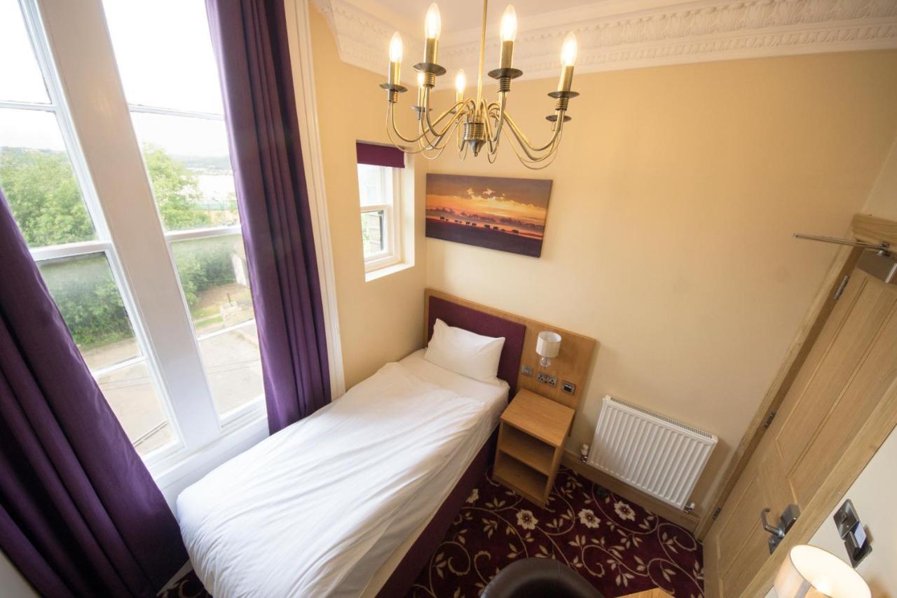 Edgerton Hotel Huddersfield Bagian luar foto