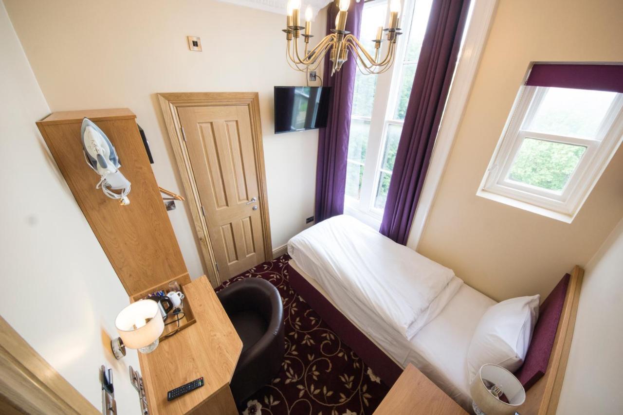 Edgerton Hotel Huddersfield Bagian luar foto