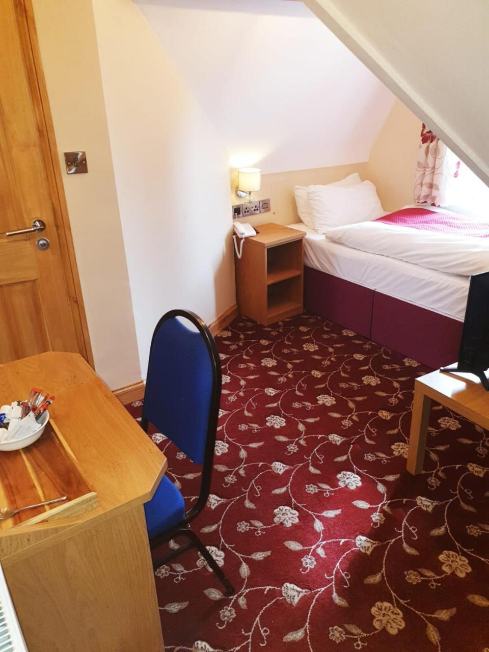 Edgerton Hotel Huddersfield Bagian luar foto